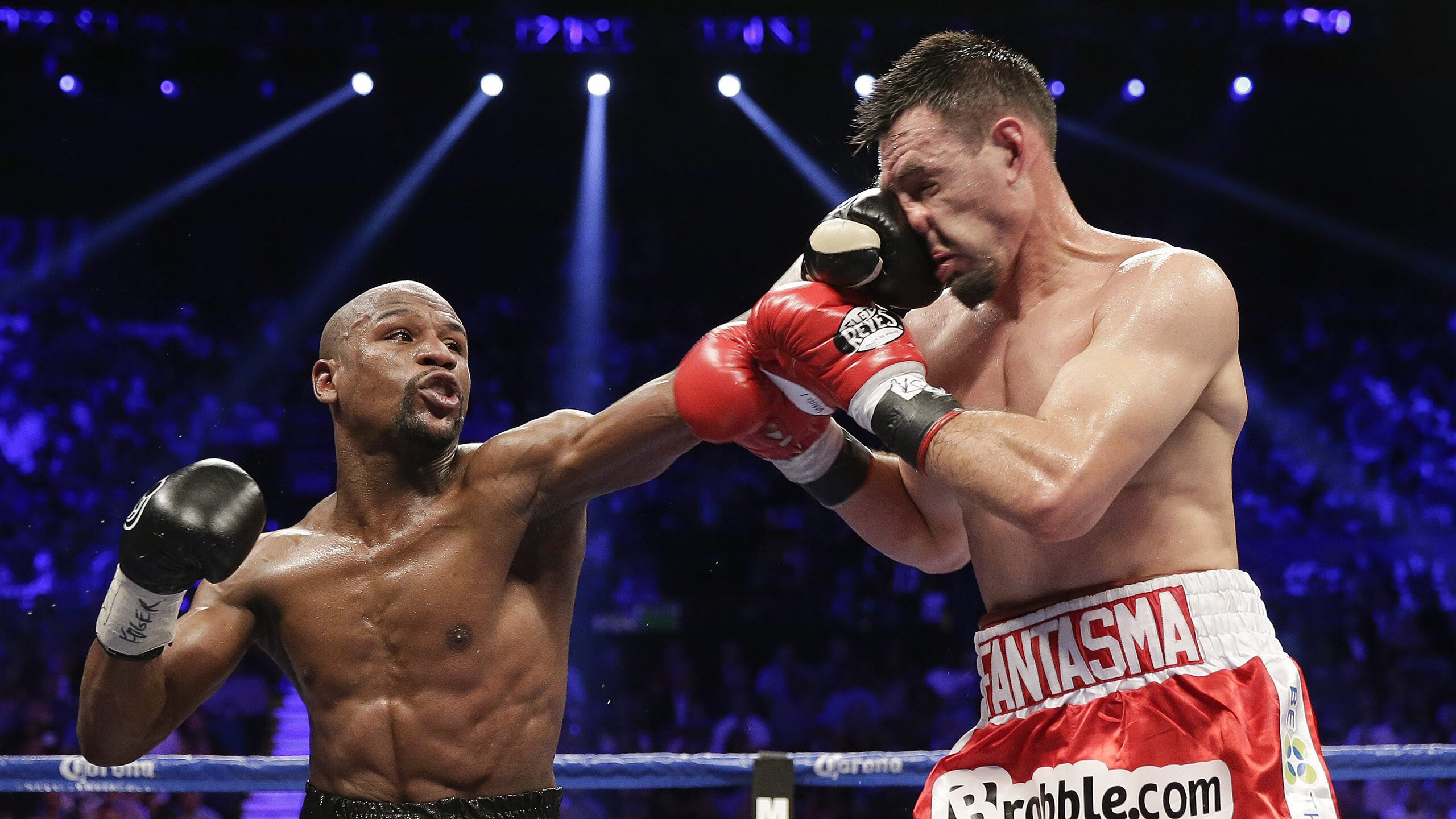 hth-墨西哥守门员戴羽绒服扑点球，全场沸腾，墨西哥足球守门员