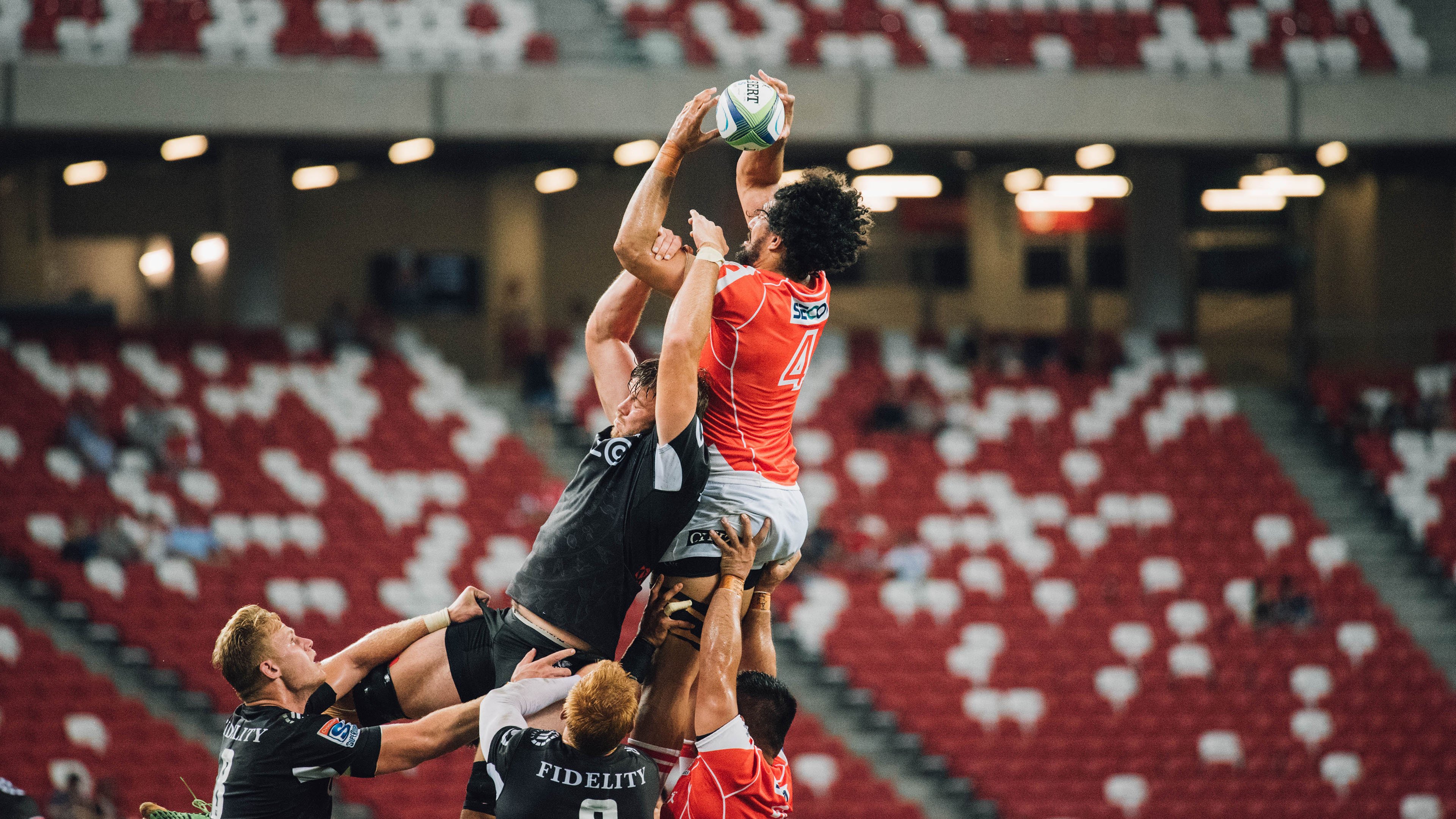 华体会真体育娱乐-海底水下飞盘比赛，水中团队协作的新体验，水下飞船